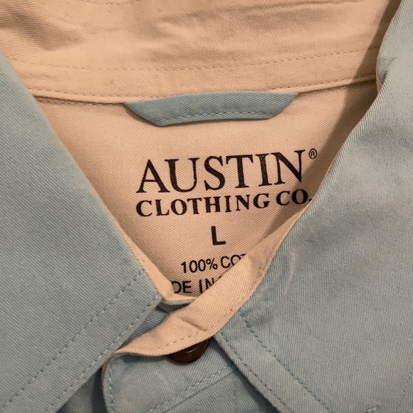 SHORT SLEEVE BUTTON DOWN W/ POCKET ON RIGHT CHEST! - Picture 2 of 3